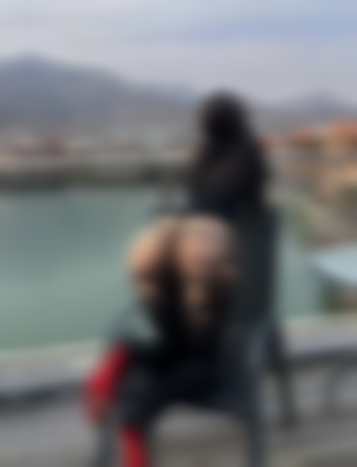 【微密圈】脸红Dearie-户外怼拍 [14P-38MB]