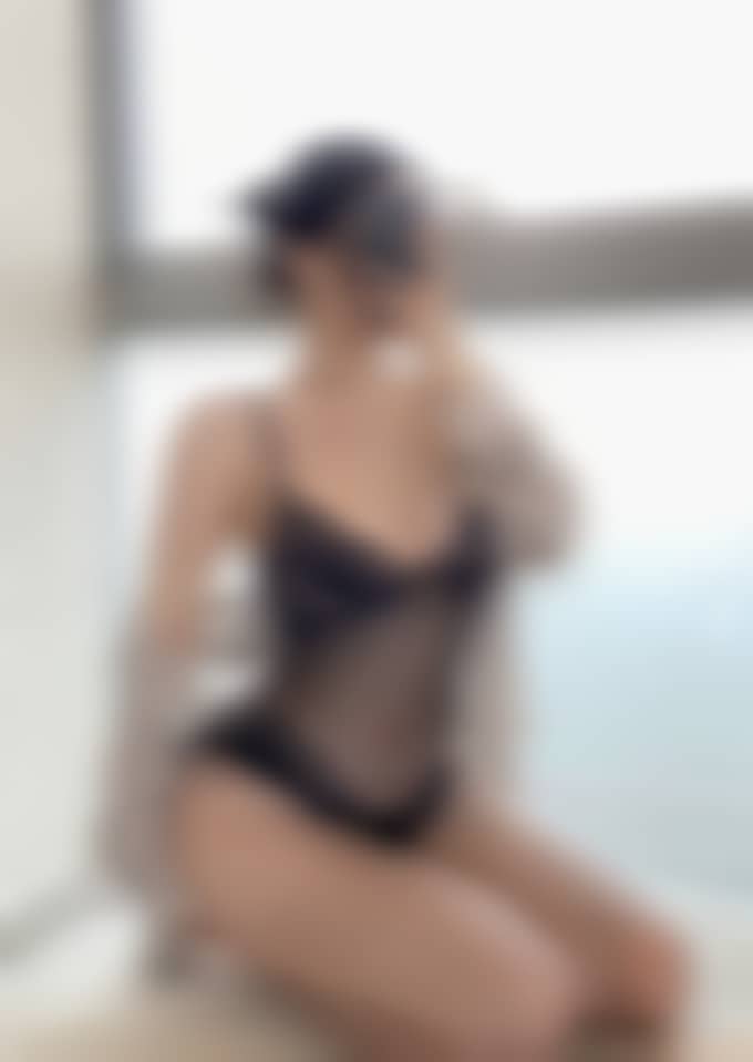 【微密圈】安妮_yo-黑色蕾丝 女上视角趴[29P5V-99MB]