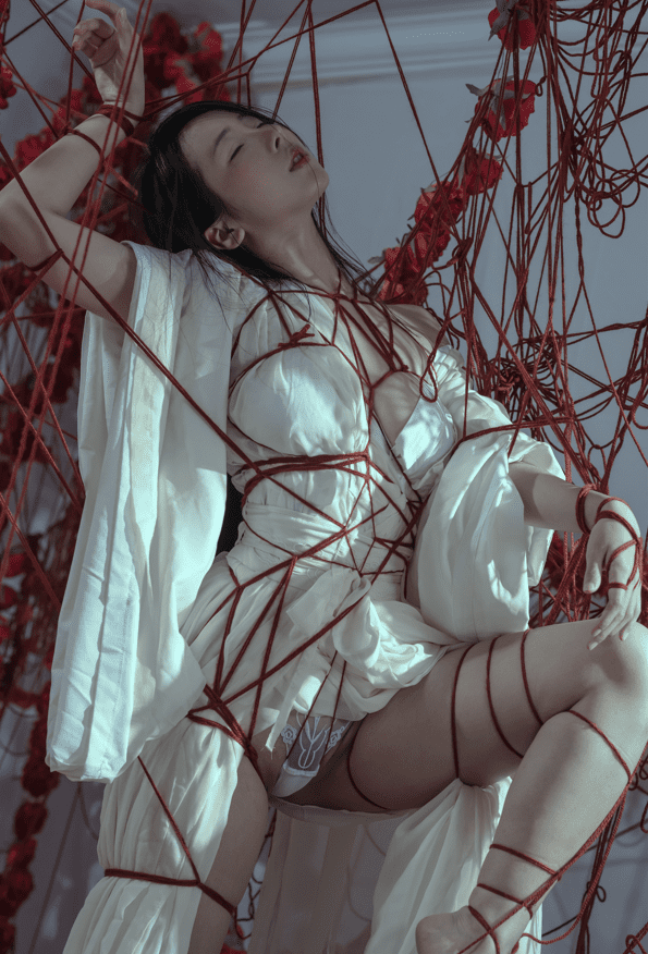 【抢鲜】云溪溪 – NO.20 奶桃 囚鸟[64P-768MB]