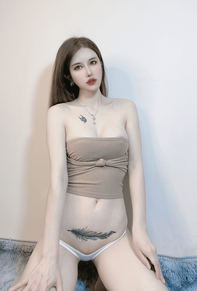 【自购抢鲜】鹿八岁baby – 裹胸短裙 自拍 [16P1V-875M]