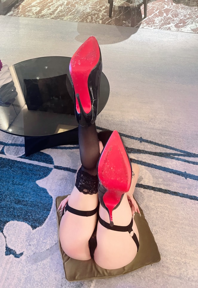 【微密圈】小喵咪ck-黑丝躲猫猫[23P-121MB]