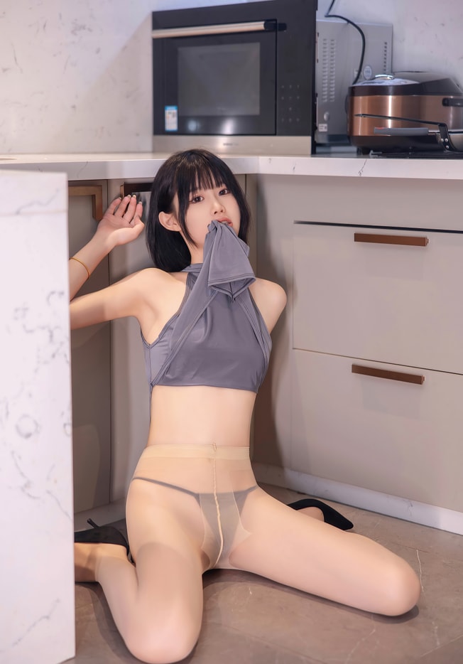 [XiuRen秀人网] 2022.08.24 No.5482 77qiqi [74+1P644M]