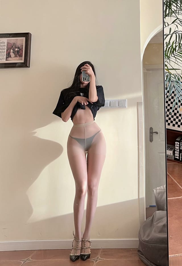 【微密圈】纪念小VV-肉丝脚丫[18P-101MB]