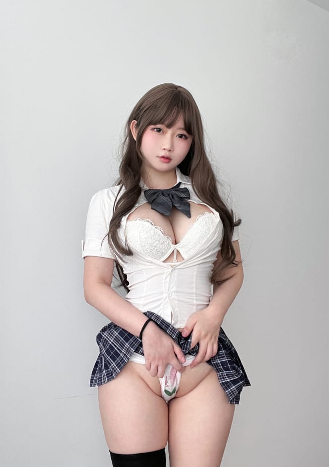 是依酱吖 – NO.074 学姐的日常 [35P3V-994M]