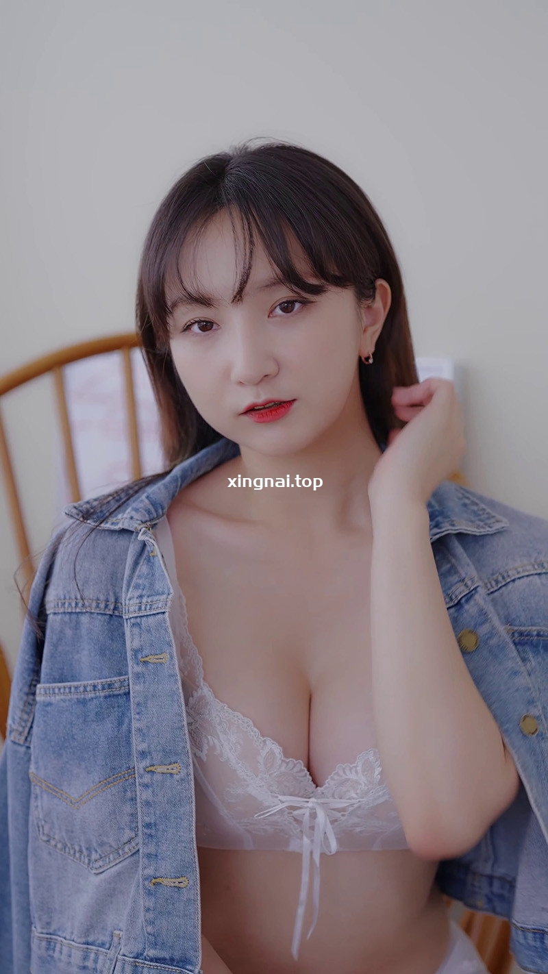 [写真]Lookbook 蓝色牛仔外套白色蕾丝内衣