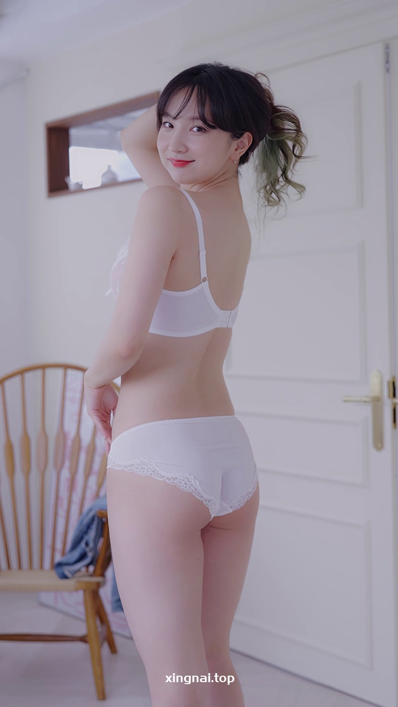 [写真]Lookbook 蓝色牛仔外套白色蕾丝内衣