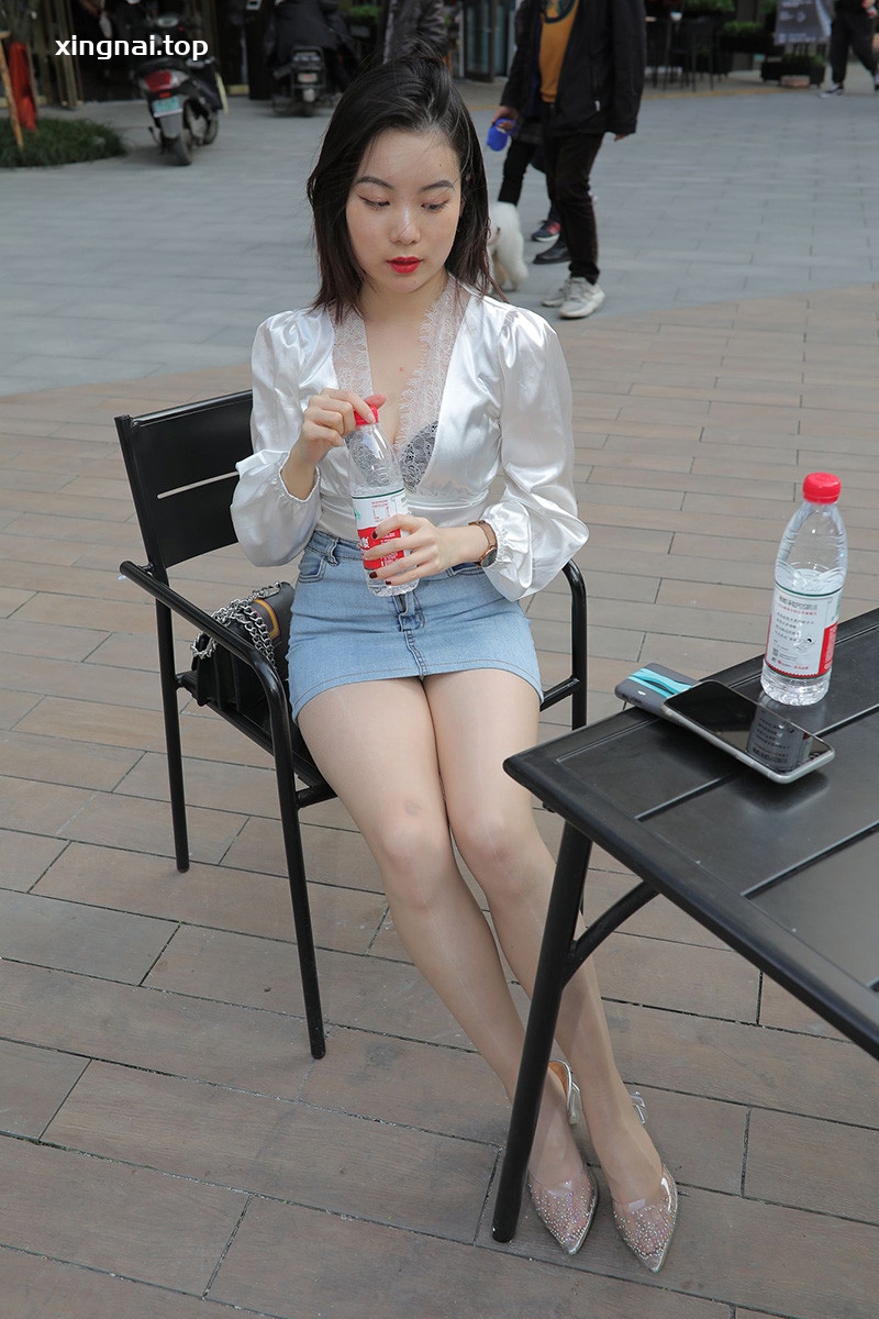 [街拍]814.牛仔短裙肉丝美眉[图片/视频/6.8GB]