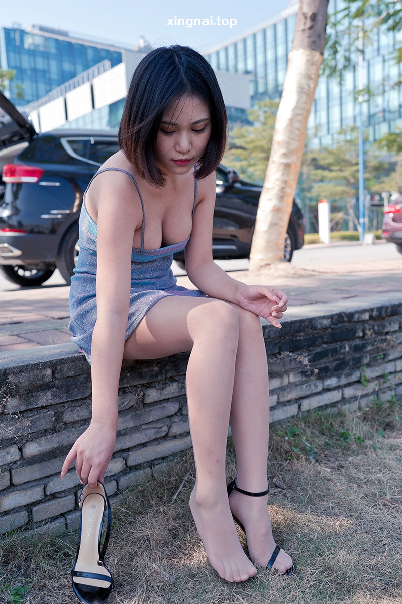 [街拍]F158.齐胸吊带裙肉丝美足萌宝儿逛商城[图片/视频/6.41G]