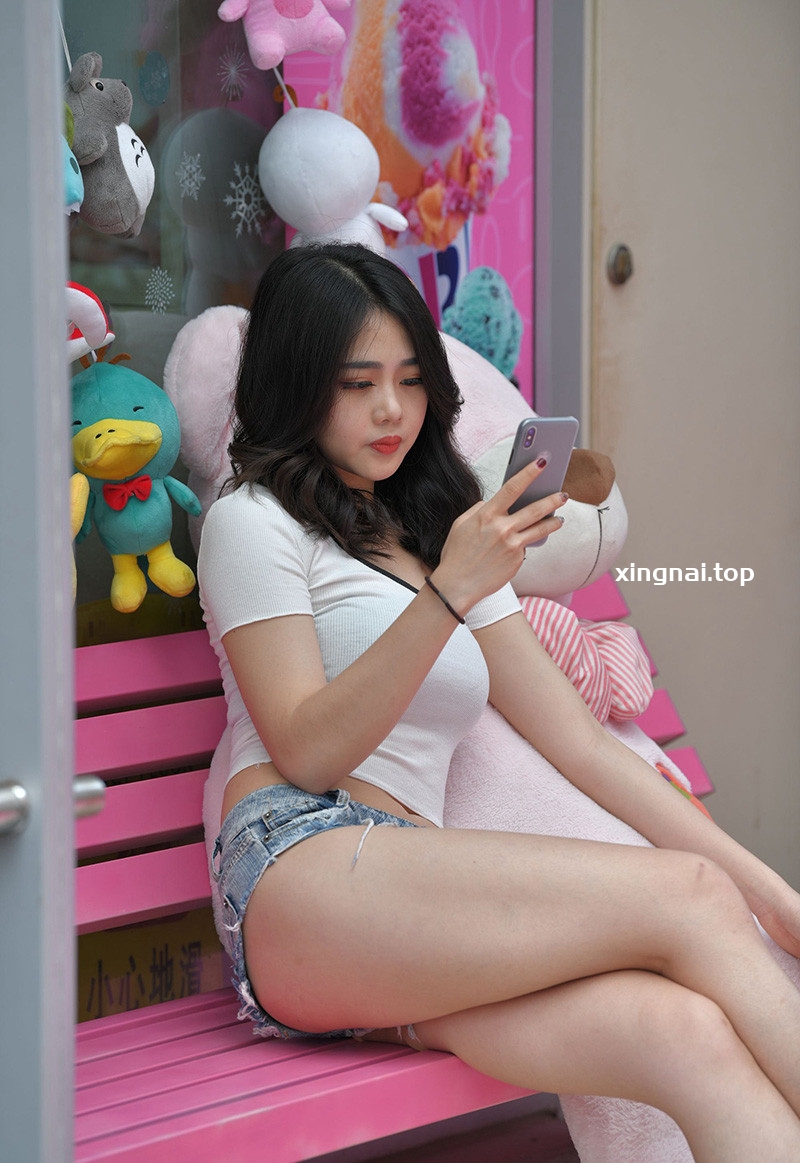 [街拍]40.可爱牛仔热裤那个女孩[图片/视频/19.63G]