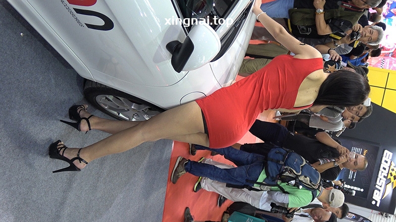 [展会]CAS改装车展红色包臀短裙美女车模2则