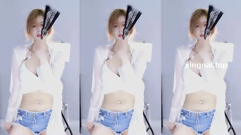 [主播]网易CC主播侨米娜牛仔热裤放大招