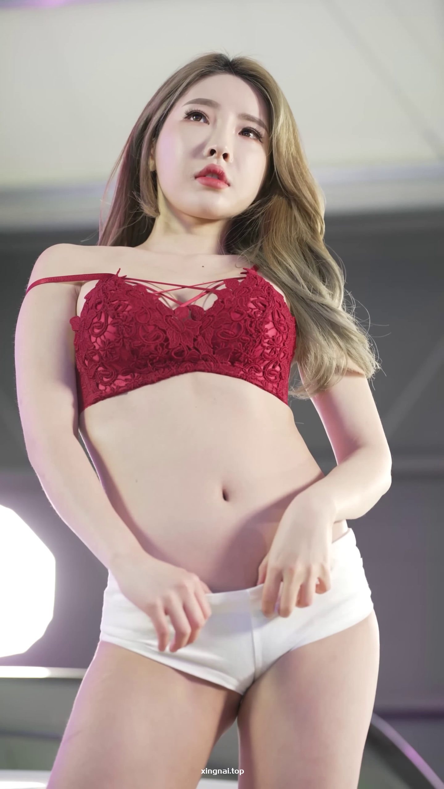 [写真]韩国模特汉娜Hanna独特魅力白色热裤翘臀