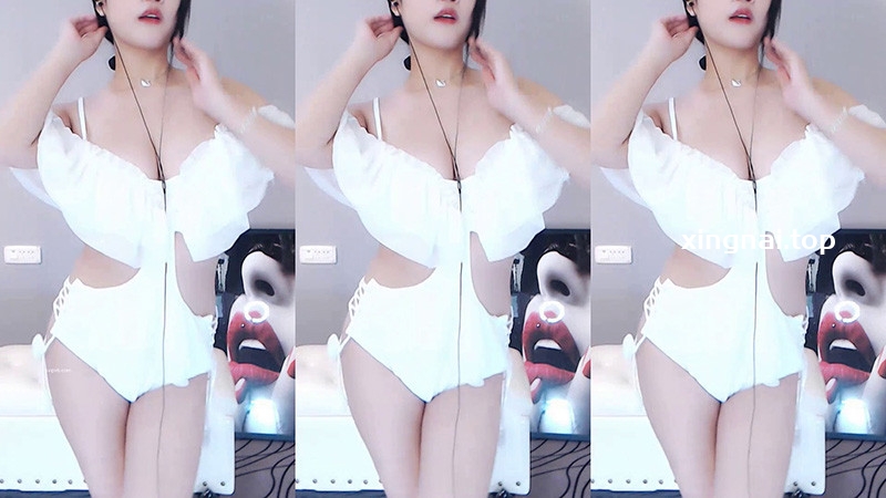 [主播]虎牙主播蓝妹儿钞票枪定制热舞3则