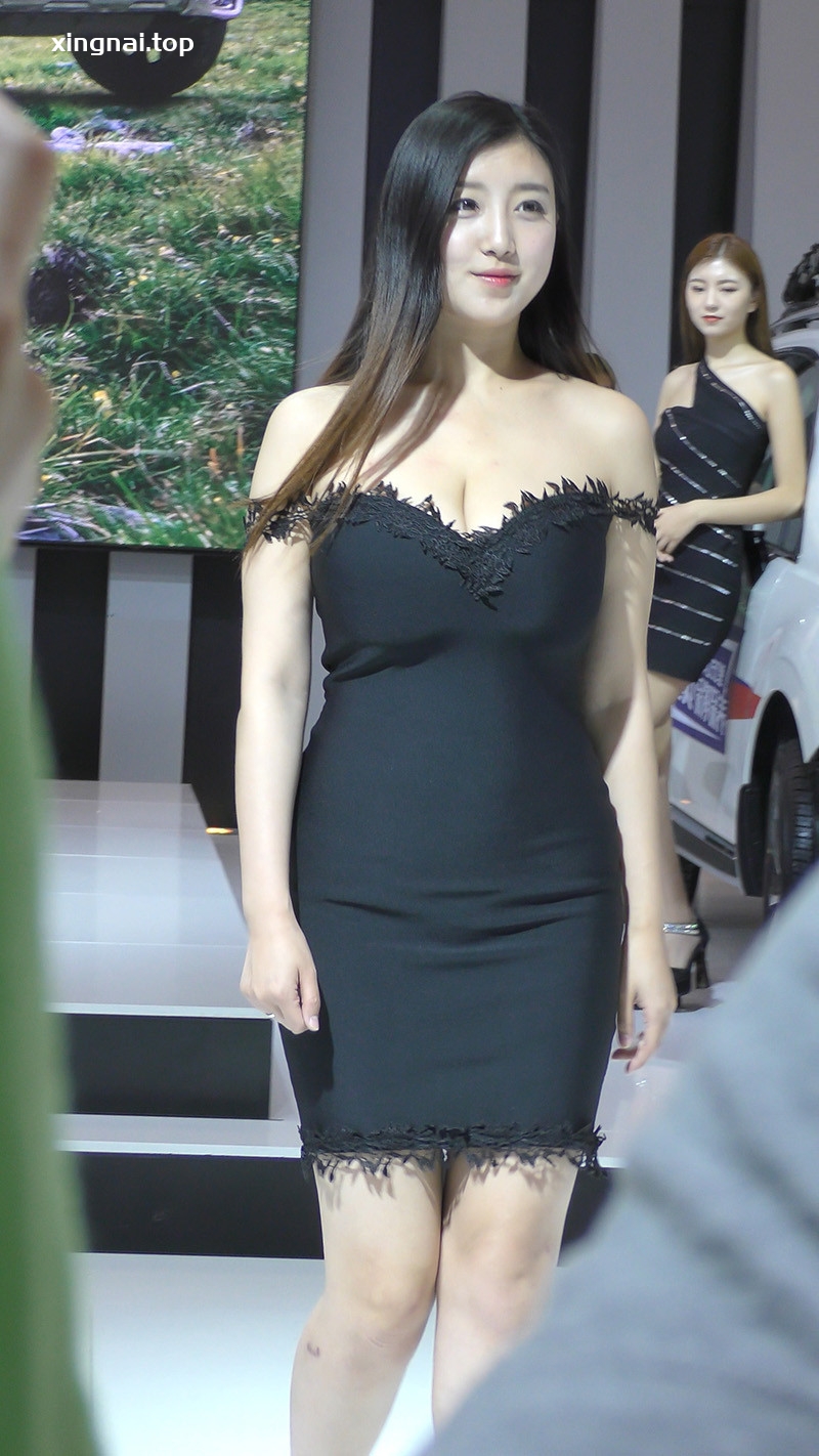 [展会]车展上的极品身材美女3则