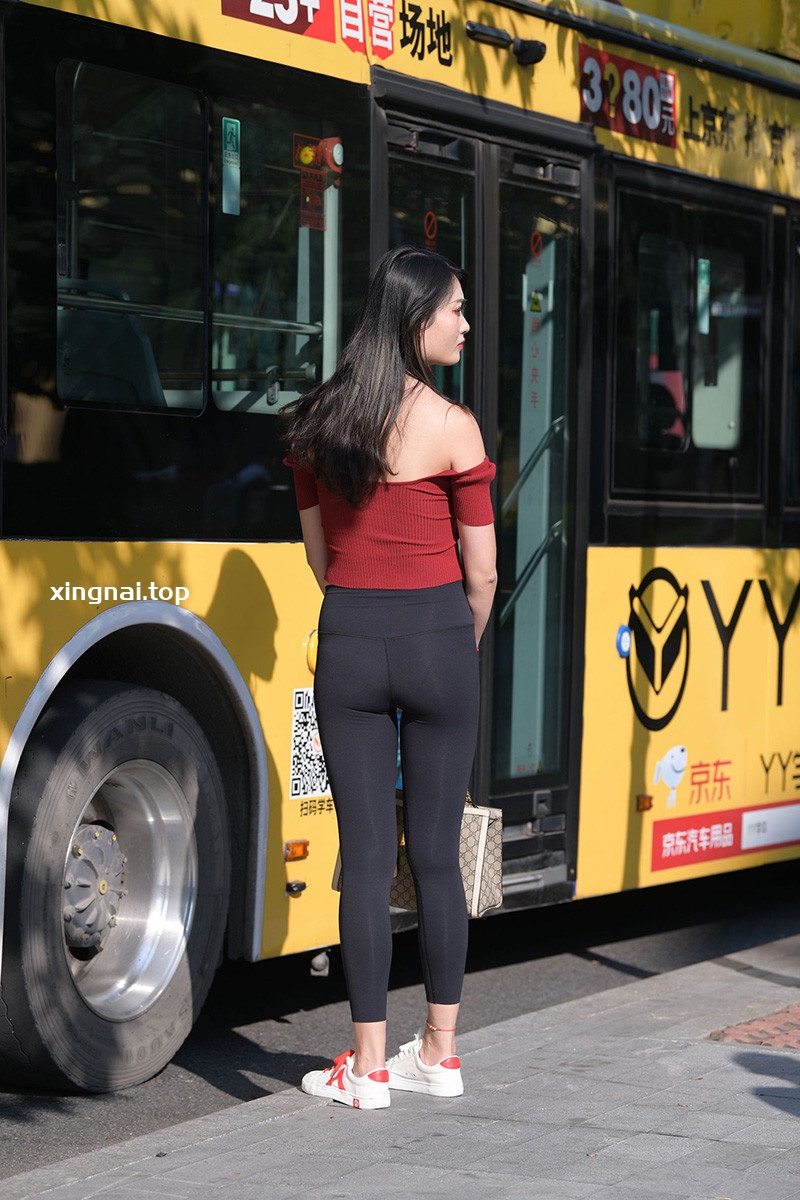 [街拍]219.黑色瑜伽裤美女[视频/图片/16.03GB]