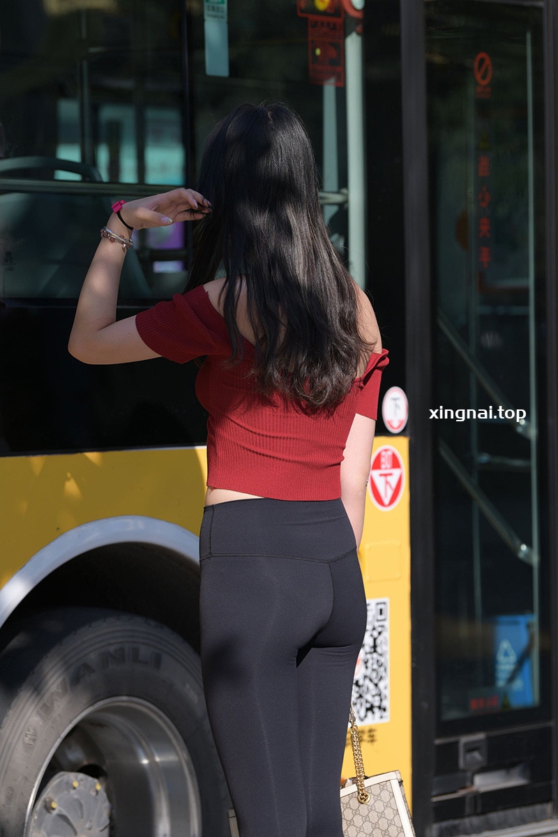 [街拍]219.黑色瑜伽裤美女[视频/图片/16.03GB]