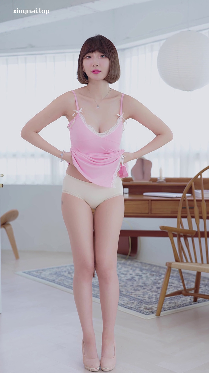 [写真]lookbook竖版拍摄女神般的粉色紧身长裙