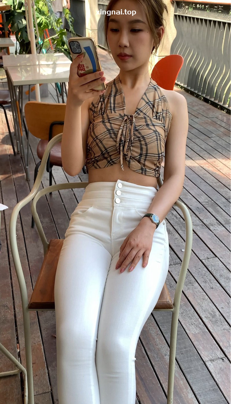 [街拍]743.紧身白裤女孩[图片/视频/10.58GB]