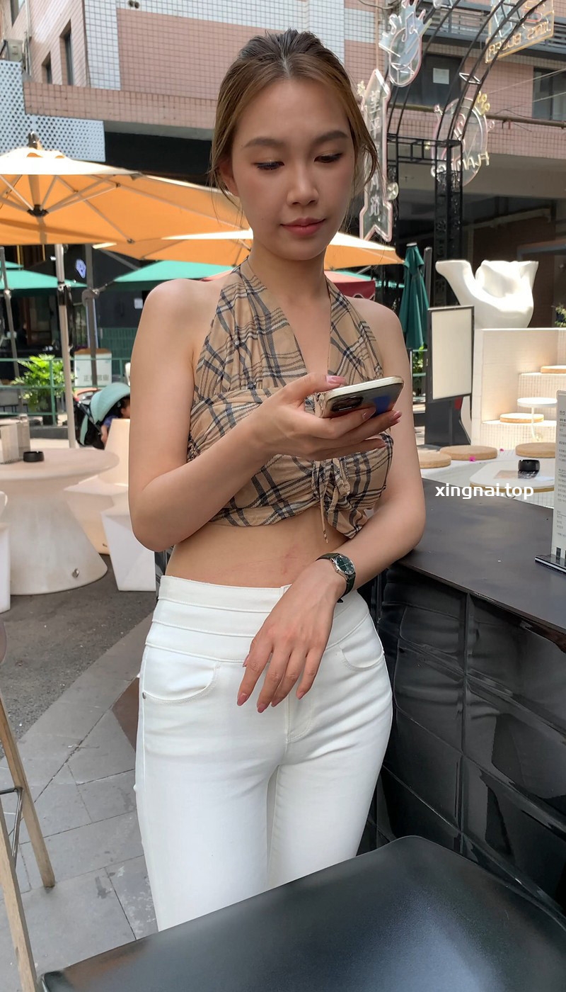 [街拍]743.紧身白裤女孩[图片/视频/10.58GB]