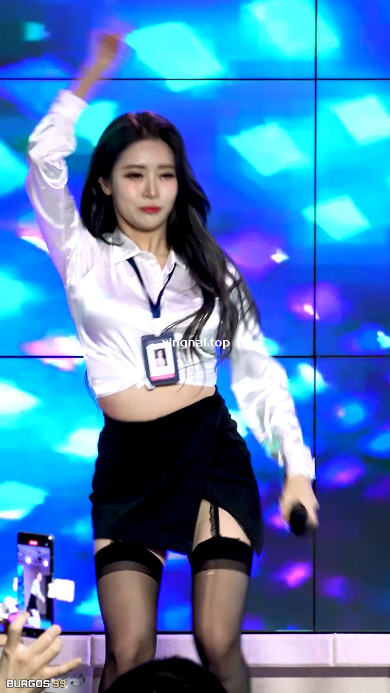 [饭拍]第二届单曲展新舞台服装Girl Crush Bomi热舞