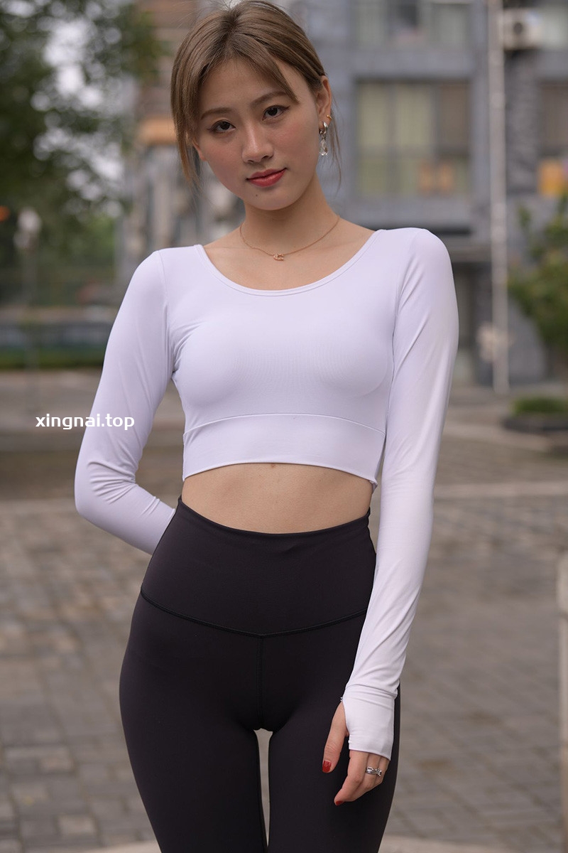 [街拍]773.打篮球的黑色瑜伽裤美女[图片/视频/8.74GB]