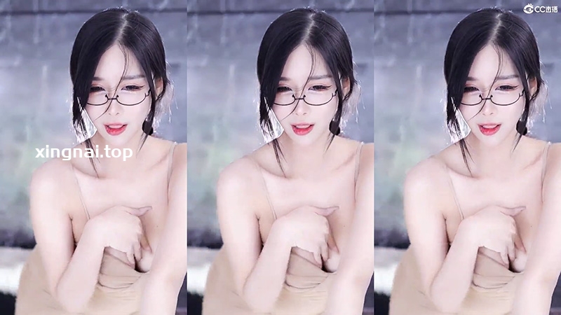 [主播]网易CC直播小恩雅抖胸表情舞