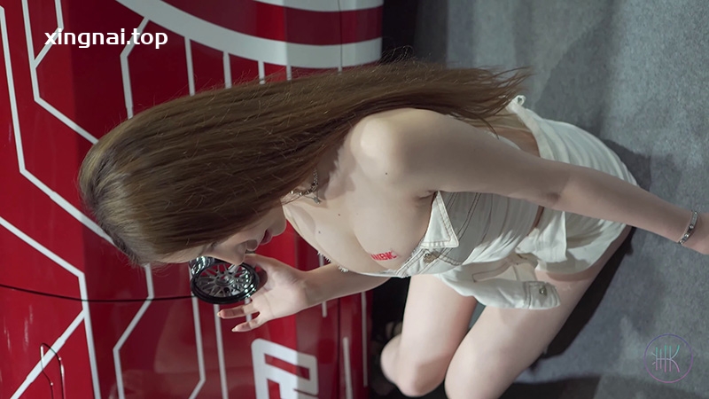 [展会][4K]2021深圳改装车展两位性感车模