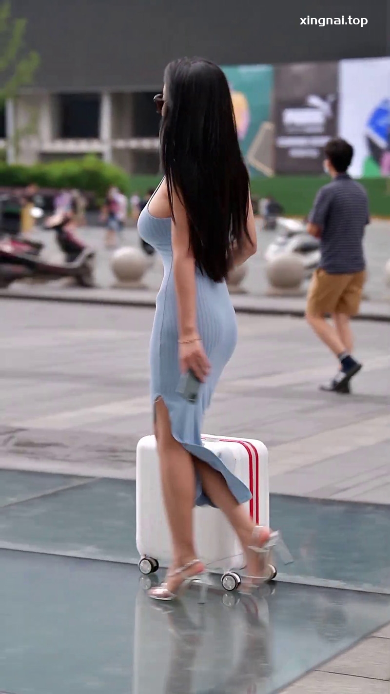 [街拍][4k]街拍性感包臀丰满女郎长开裙美女