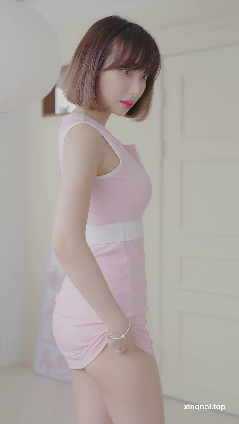 [写真]lookbook模特那贤Dayeon竖版拍摄粉色内衣套装