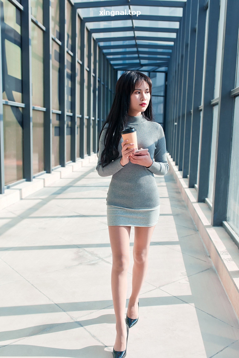 [街拍]F138.休闲书屋里的短裙肉丝美女萌宝儿[图片/视频/2.7G]