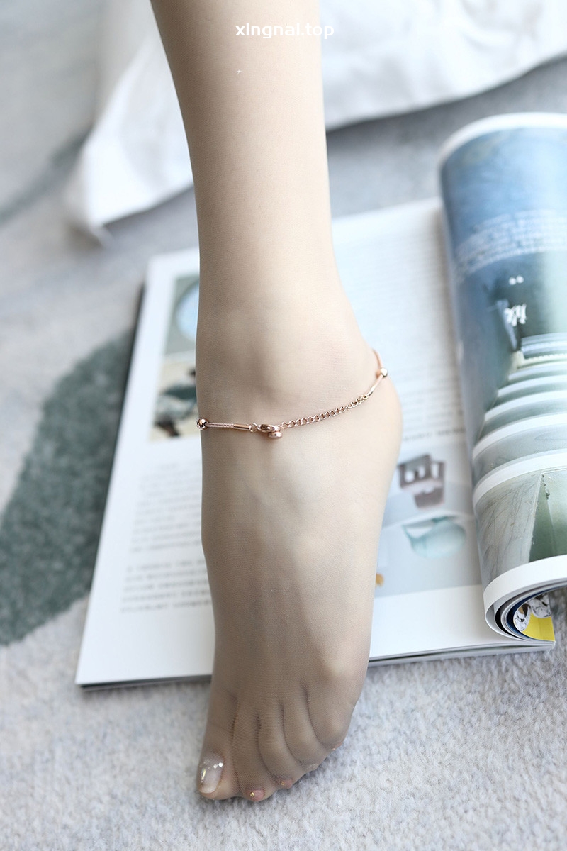 [街拍]F140.床上破掉的灰色丝袜[图片/视频/10.09G]