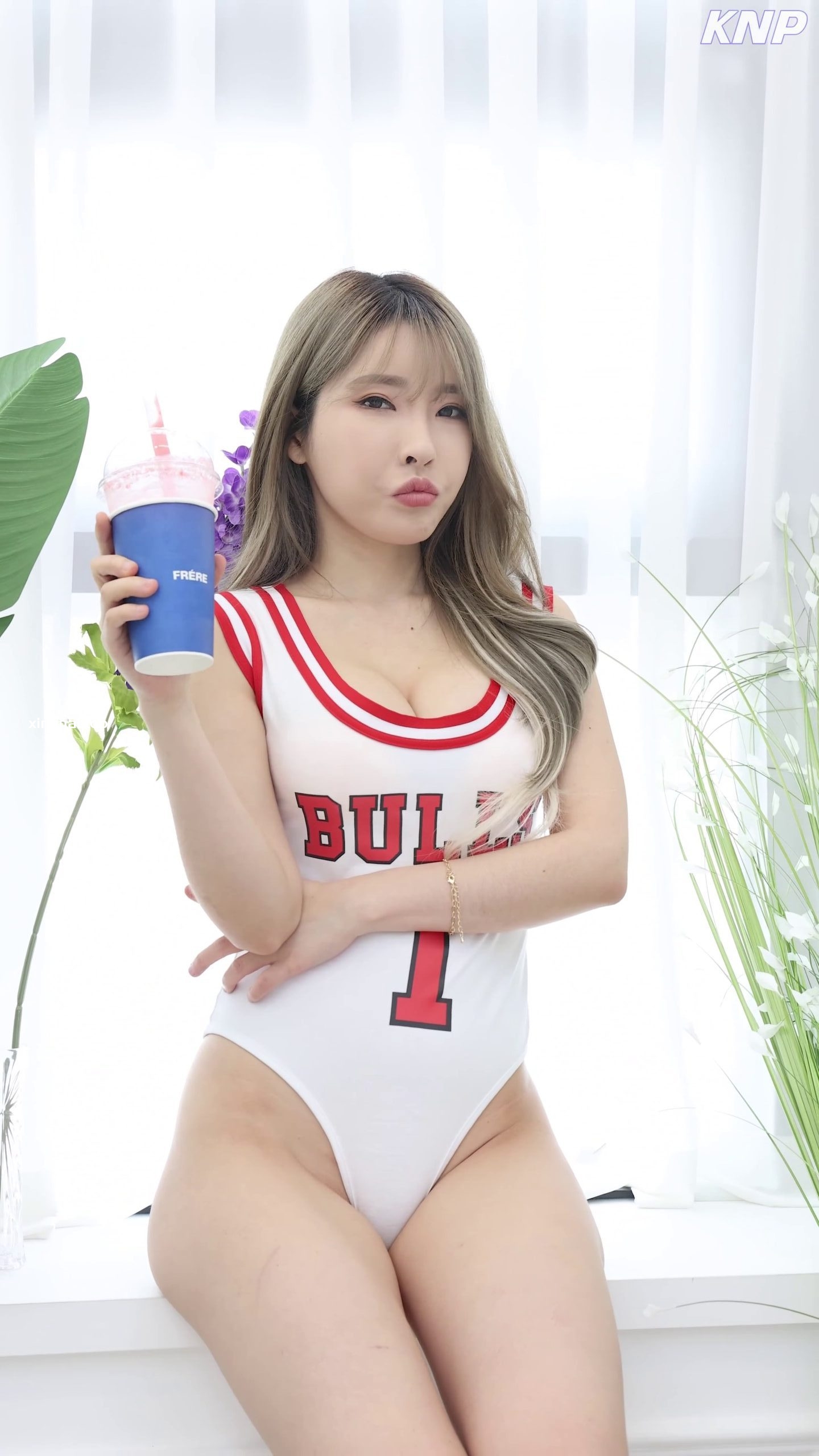 [写真]韩国模特汉娜Hanna白色紧身连衣裤