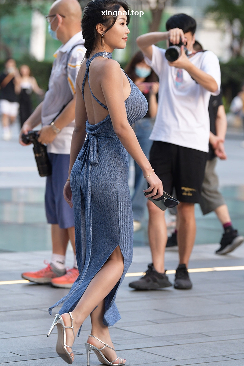 [街拍]风满长裙微透美女[15P/4.8MB]