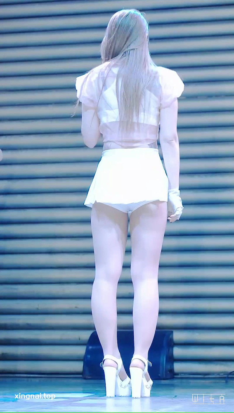 [饭拍]韩国女团BMS (Sooyeon) – Muah_April 东大门表演