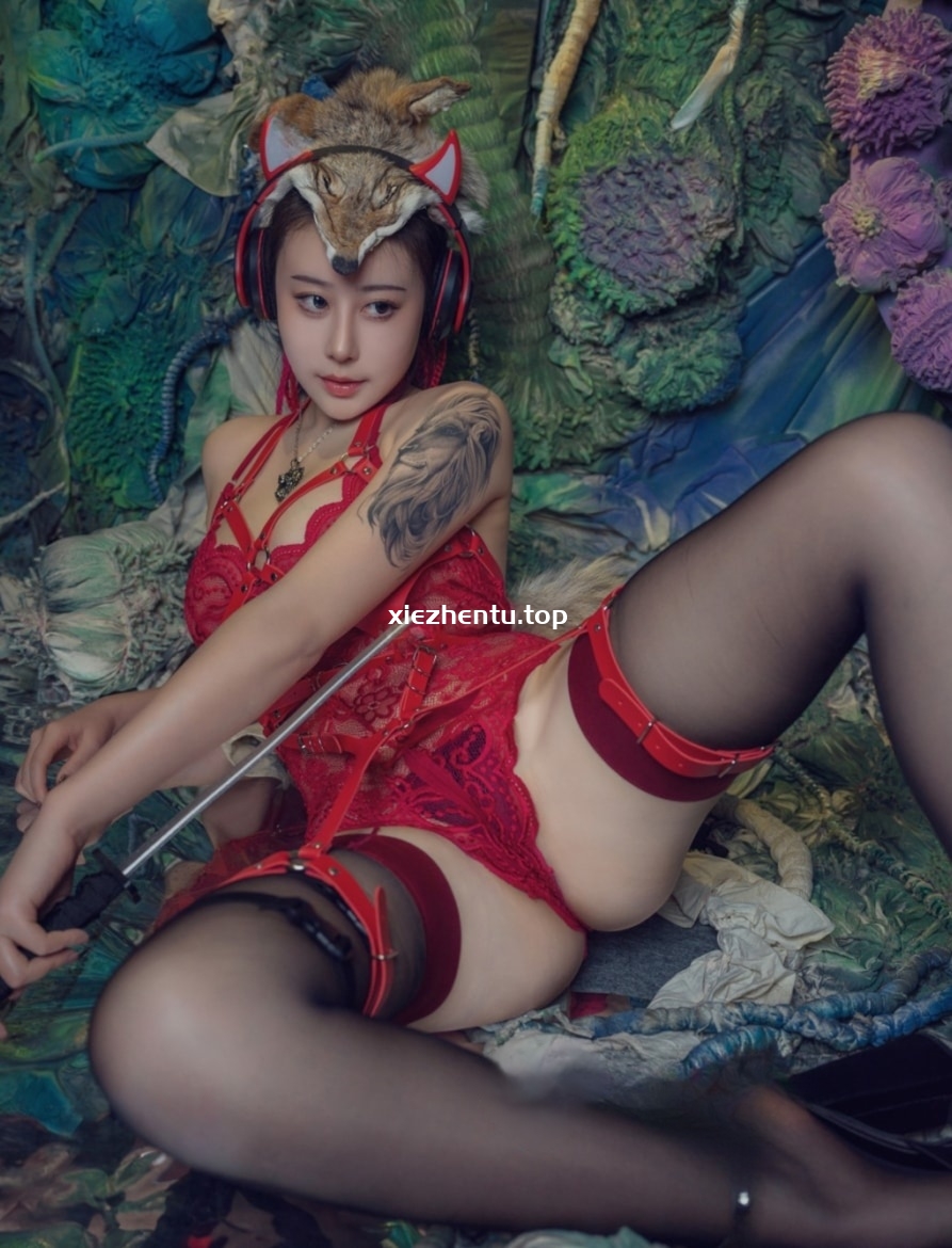 奈汐酱nice NO.096 猎狼女 [47P1V-993MB]