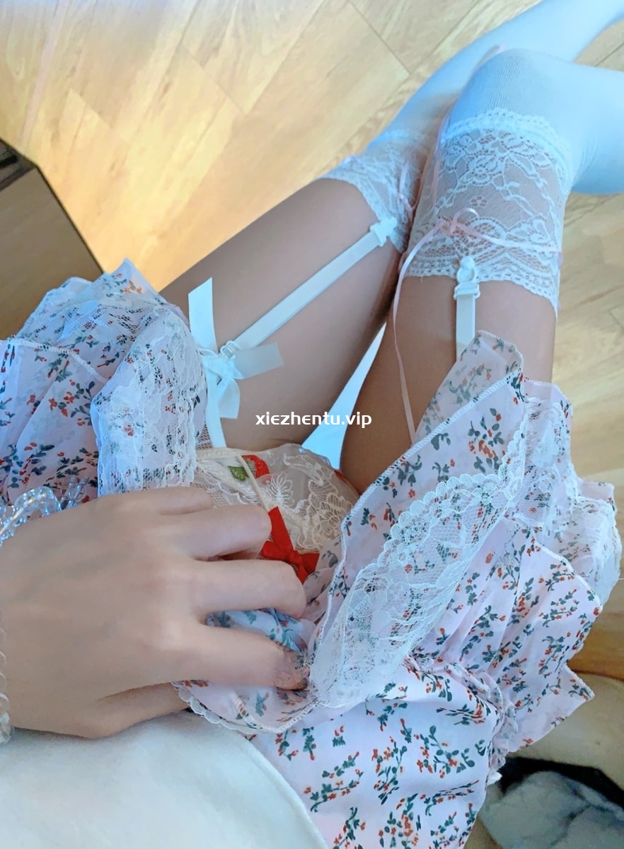 桜桃喵 – NO.218 碎花 自拍 [16P-83MB]